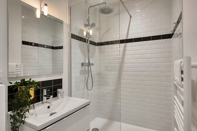 Half glass door walk in shower with rain shower head