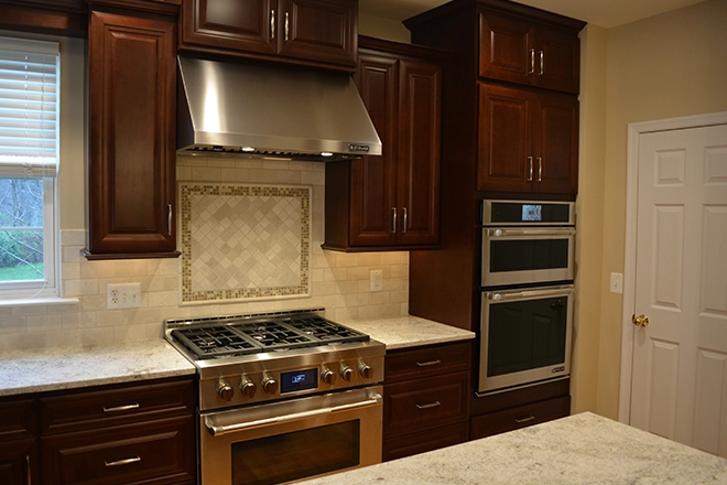 Beautiful stone tile kitchen backsplash idea